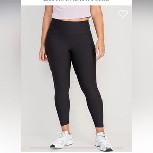 Old Navy High Waisted Powersoft 7/8 side pocket Leggings